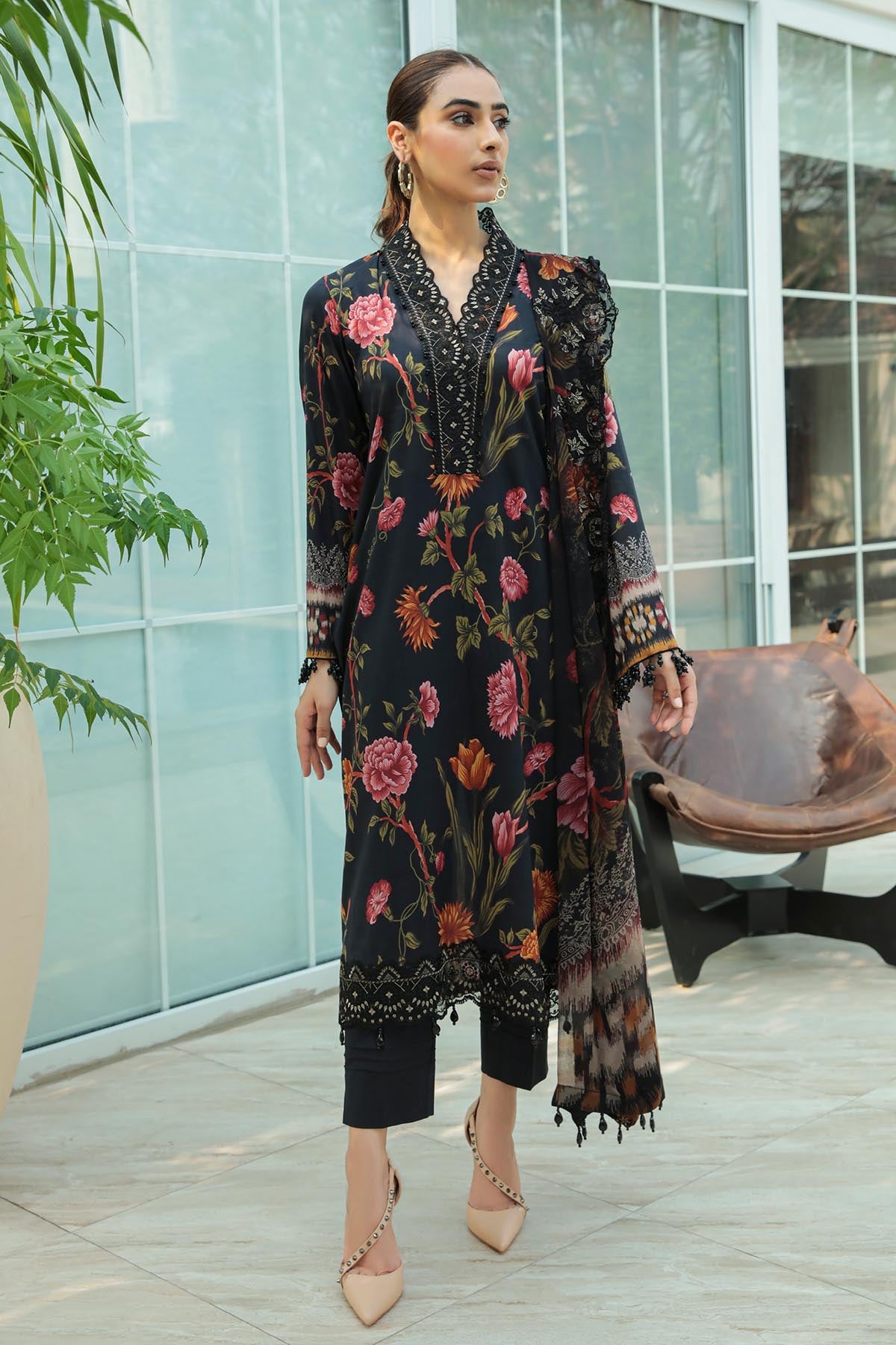 Black Floral Elegance – Premium 3-Piece Suit 🌸